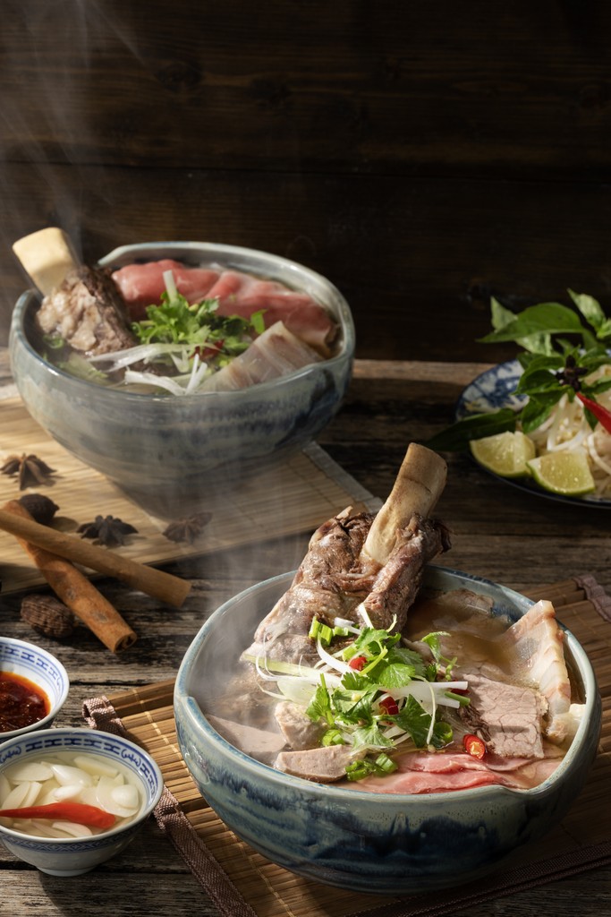 Bone-in short rib phở